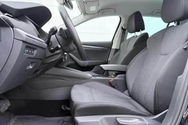 Škoda Octavia (2024) thumbnail 5