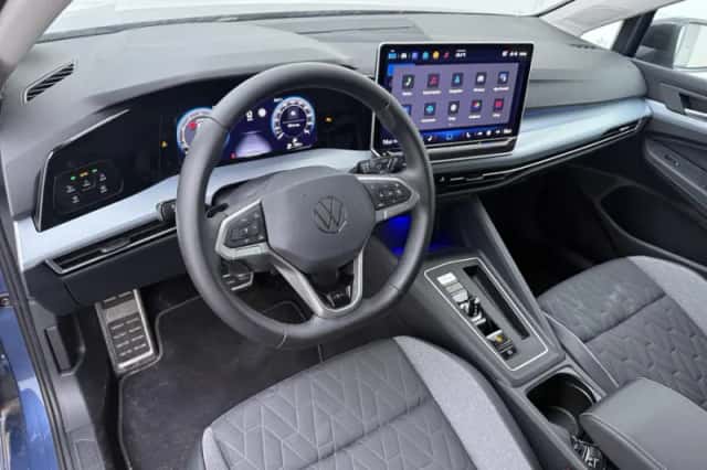Volkswagen Golf (2025) thumbnail 4