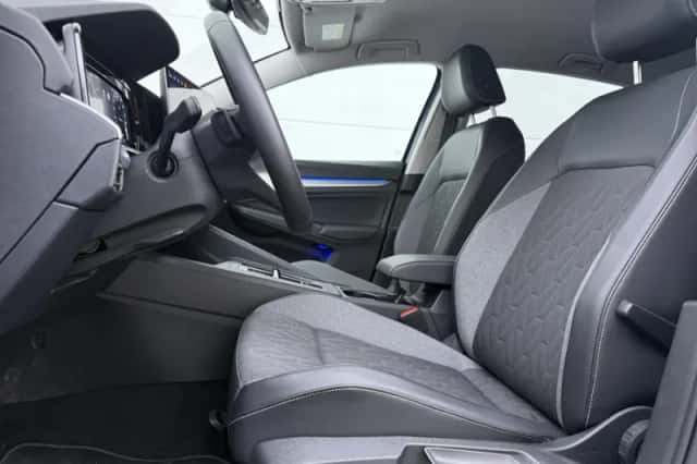 Volkswagen Golf (2025) thumbnail 5