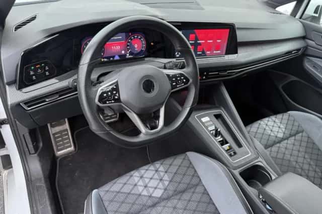 Volkswagen Golf (2022) thumbnail 4