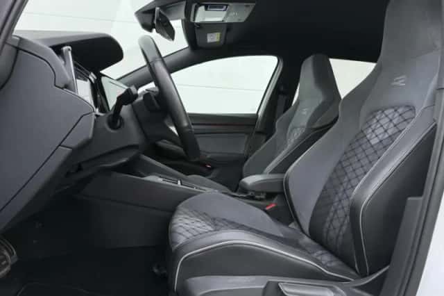 Volkswagen Golf (2022) thumbnail 5