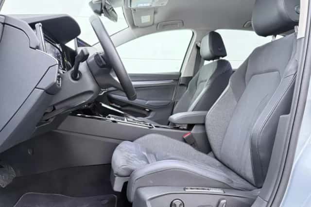 Volkswagen Golf (2025) thumbnail 5