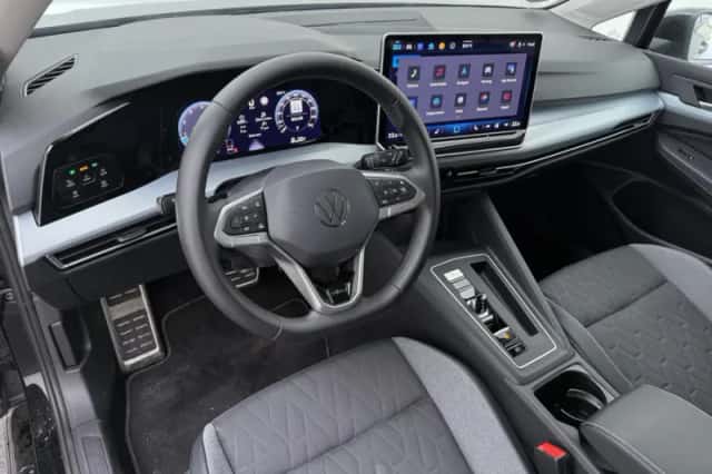Volkswagen Golf (2025) thumbnail 4