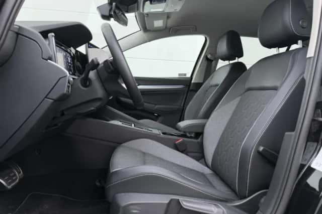 Volkswagen Golf (2025) thumbnail 5