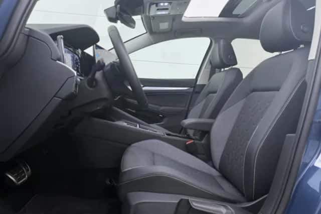 Volkswagen Golf (2025) thumbnail 5