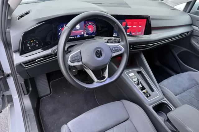 Volkswagen Golf (2022) thumbnail 4