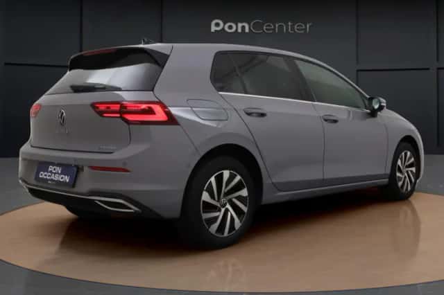 Volkswagen Golf (2022) thumbnail 6