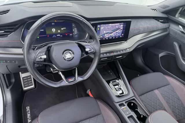 Škoda Octavia (2021) thumbnail 4