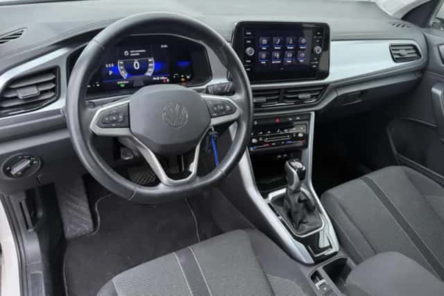 Volkswagen T-Roc (2023) thumbnail 4