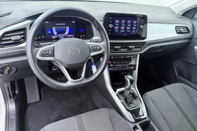 Volkswagen T-Roc (2023) thumbnail 4
