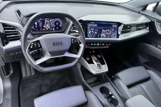 Audi Q4 e-tron (2024) thumbnail 4