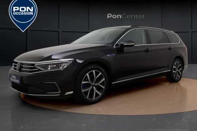 Volkswagen Passat (2022) thumbnail 1