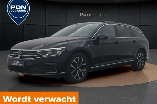 Volkswagen Passat (2022) thumbnail 1