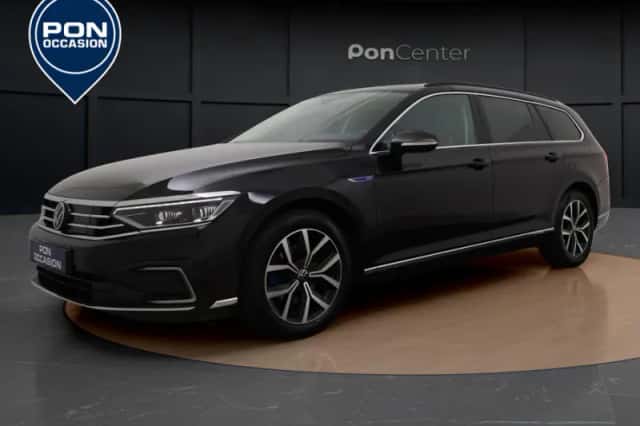 Volkswagen Passat (2022) thumbnail 2