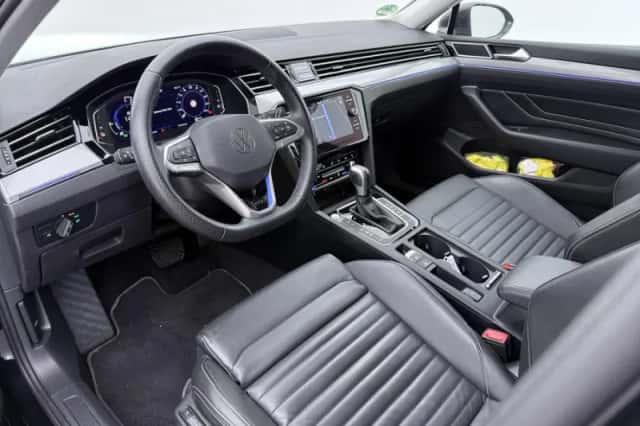 Volkswagen Passat (2022) thumbnail 4