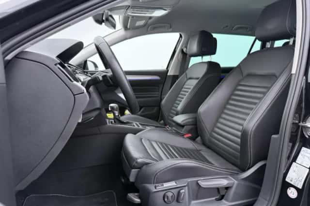 Volkswagen Passat (2022) thumbnail 5