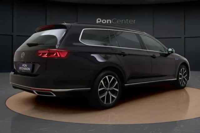 Volkswagen Passat (2022) thumbnail 6