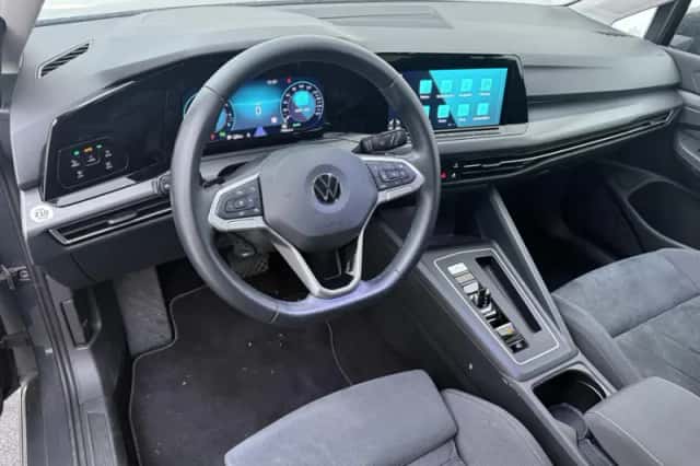 Volkswagen Golf (2022) thumbnail 4