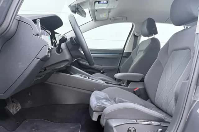 Volkswagen Golf (2022) thumbnail 5