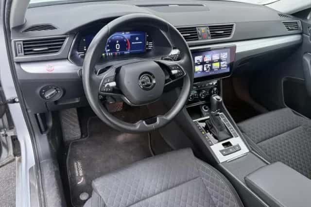 Škoda Superb (2022) thumbnail 4