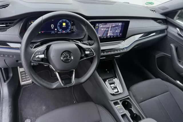 Škoda Octavia (2023) thumbnail 3