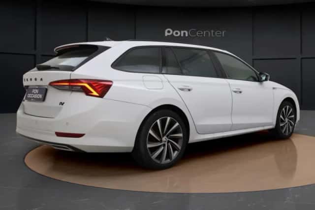 Škoda Octavia (2023) thumbnail 5