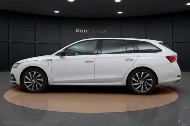 Škoda Octavia (2023) thumbnail 6