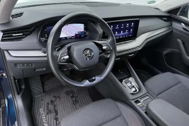 Škoda Octavia (2023) thumbnail 4