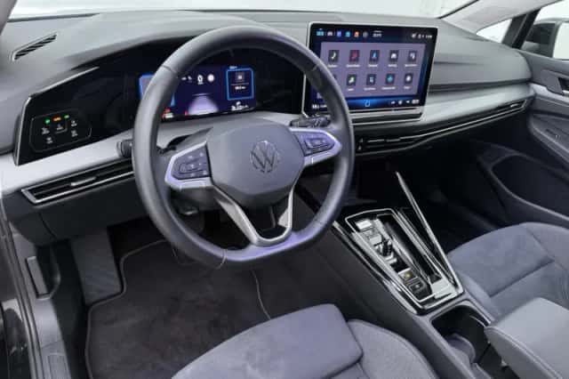 Volkswagen Golf (2025) thumbnail 4