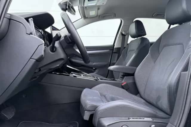 Volkswagen Golf (2025) thumbnail 5