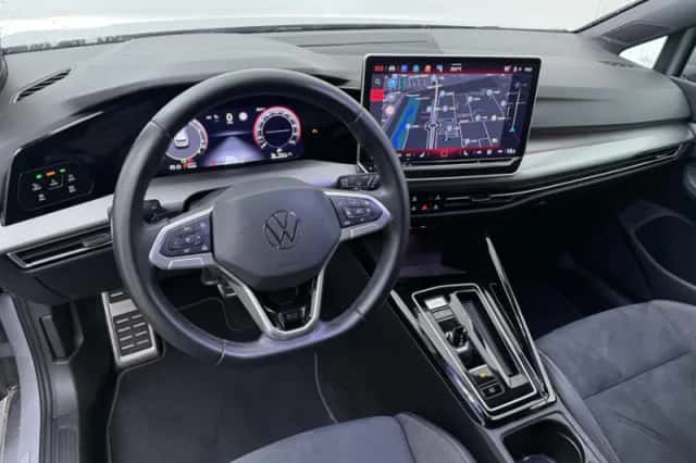 Volkswagen Golf (2024) thumbnail 4