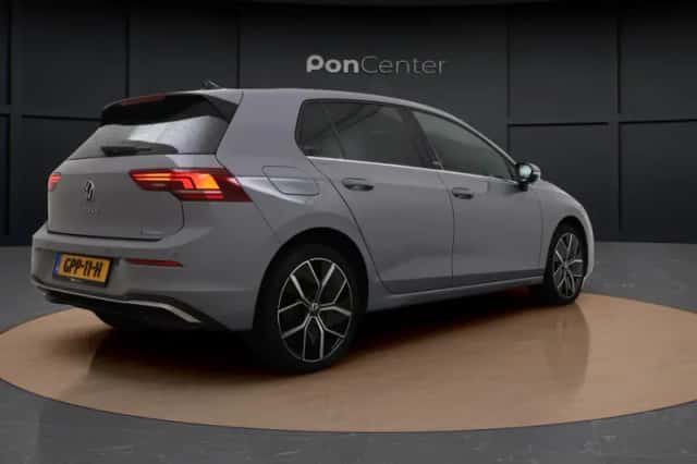 Volkswagen Golf (2024) thumbnail 6