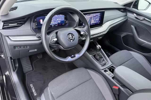 Škoda Octavia (2023) thumbnail 3