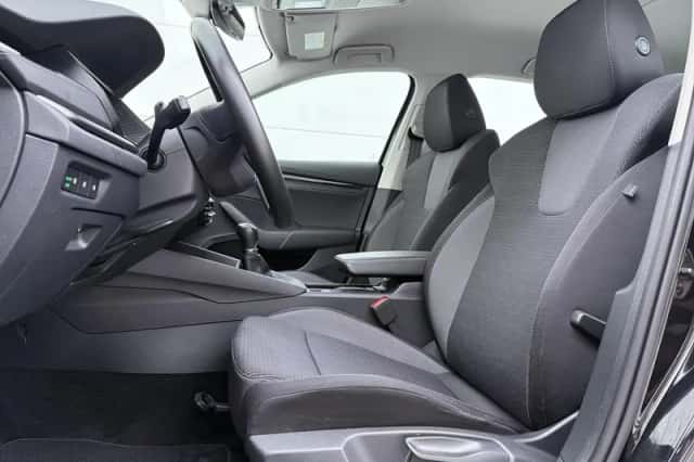 Škoda Octavia (2023) thumbnail 4