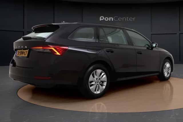 Škoda Octavia (2023) thumbnail 5