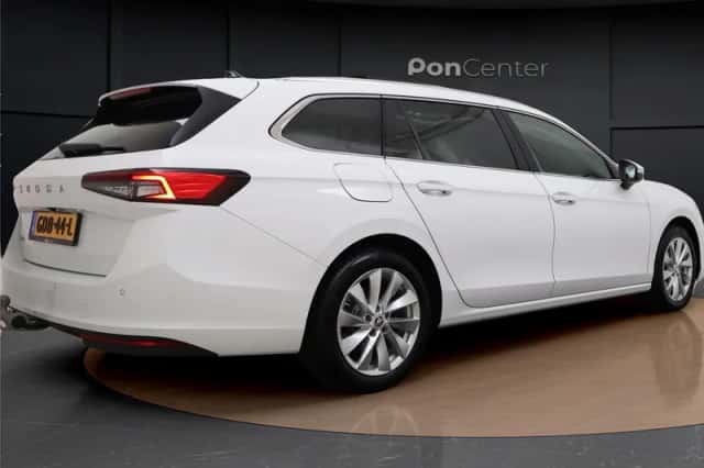 Škoda Superb (2024) thumbnail 5