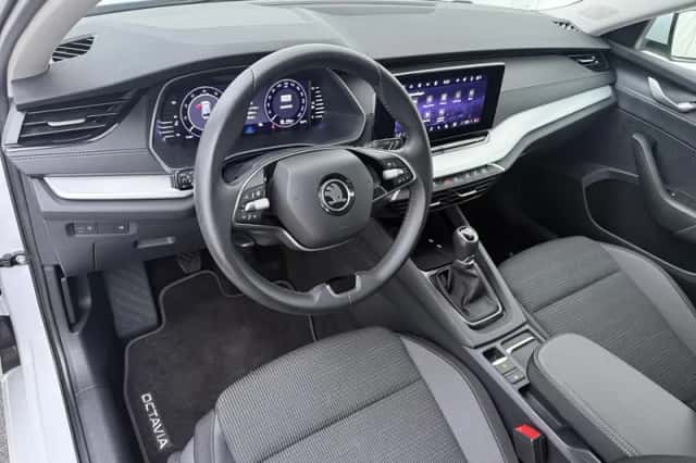 Škoda Octavia (2024) thumbnail 3