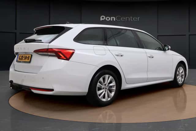 Škoda Octavia (2024) thumbnail 5