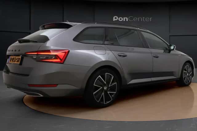 Škoda Superb (2022) thumbnail 6