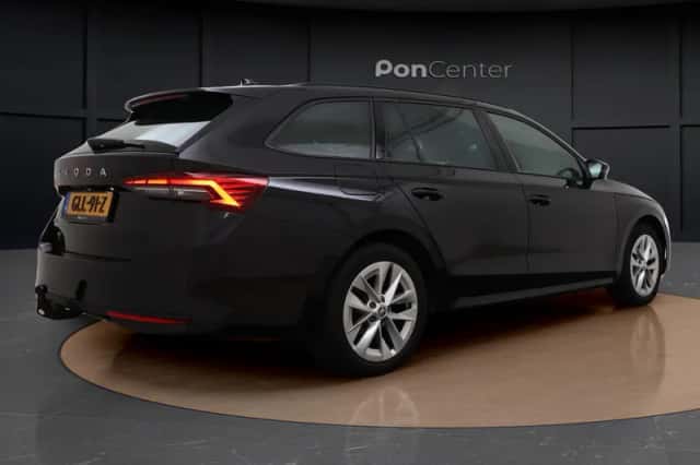 Škoda Octavia (2024) thumbnail 5