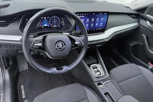 Škoda Octavia (2024) thumbnail 4