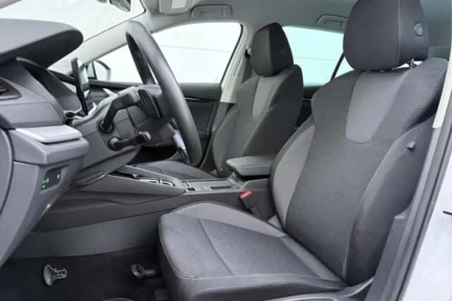 Škoda Octavia (2024) thumbnail 5