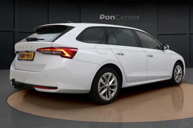 Škoda Octavia (2024) thumbnail 6
