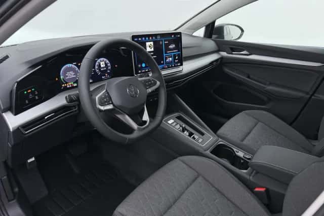 Volkswagen Golf (2026) thumbnail 2