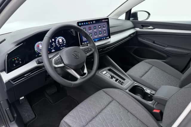 Volkswagen Golf (2026) thumbnail 2