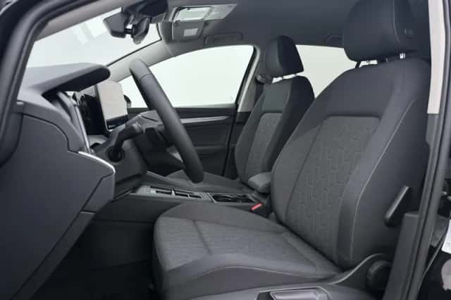 Volkswagen Golf (2026) thumbnail 3