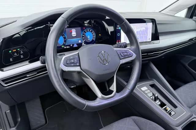 Volkswagen Golf (2024) thumbnail 3