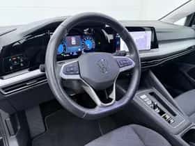Volkswagen Golf (2024) thumbnail 3