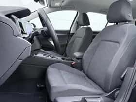 Volkswagen Golf (2024) thumbnail 4