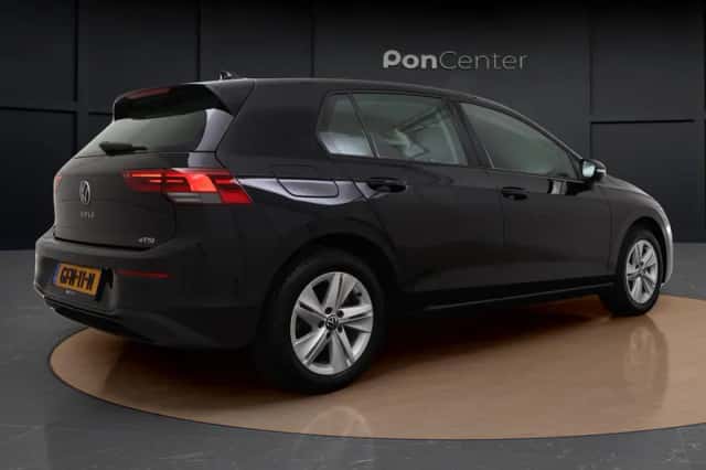 Volkswagen Golf (2024) thumbnail 5